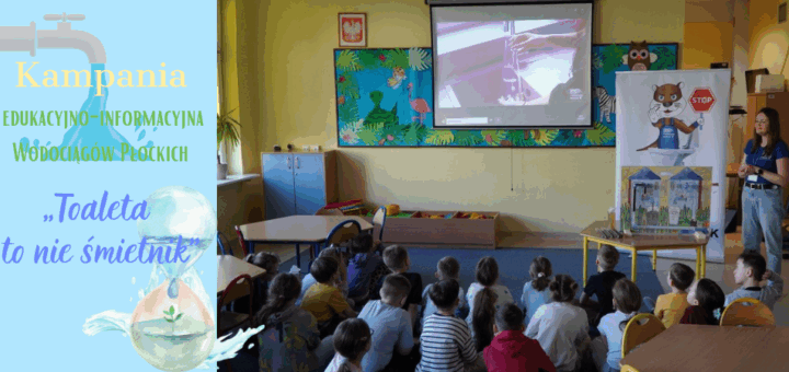 Świetlica szkolna. Uczniowie klas drugich siedząc na dywanie, uczestniczą w lekcji ekologicznej, oglądają film edukacyjny.