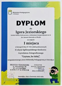 Dyplom dla Igora Jeziorskiego za zajęcie I miejsca podpisany przez jurorów konkursu "Czytam, bo lubię" na kolorowym tle