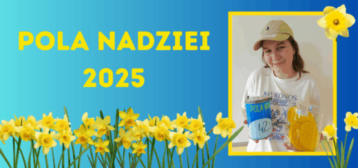 Grafika z niebieskim tłem. Po lewej stronie żółty napis Pola Nadziei 2025 oraz łąka żonkili. Po prawej stronie zdjęcie uczennicy biorącej udział w akcji.
