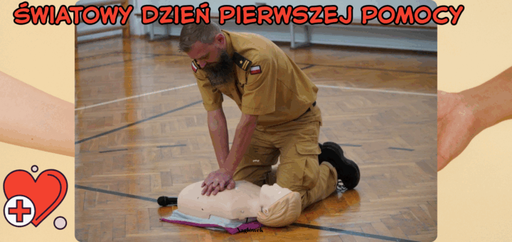 Strażak wykonujący resuscytację na fantomie