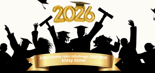 Na białym tle, czarna grafika absolwentów rzucających czapkami. Na górze złoty napis "2026". Na dole podpis "Zakończenie roku szkolnego 2025/2026 - klasy ósme".
